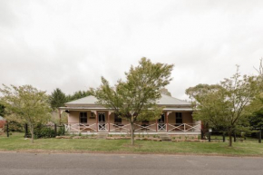 Larsens Cottage 2 - Historic 1880 Home